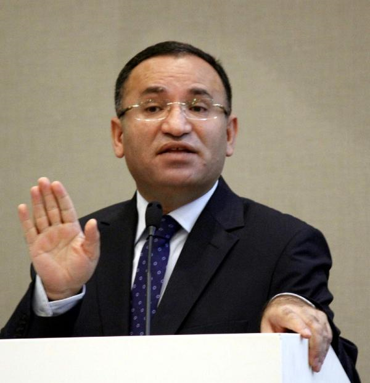 Bozdağ: Türkiye Koalisyonlara Mahkum Olmadan Yoluna Devam Etmeli