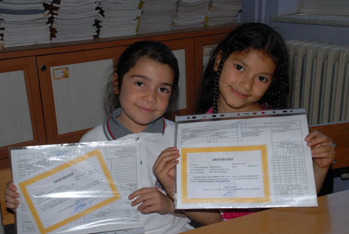 Burdur\'da 44 Bin 34 Öğrenci Karne Aldı