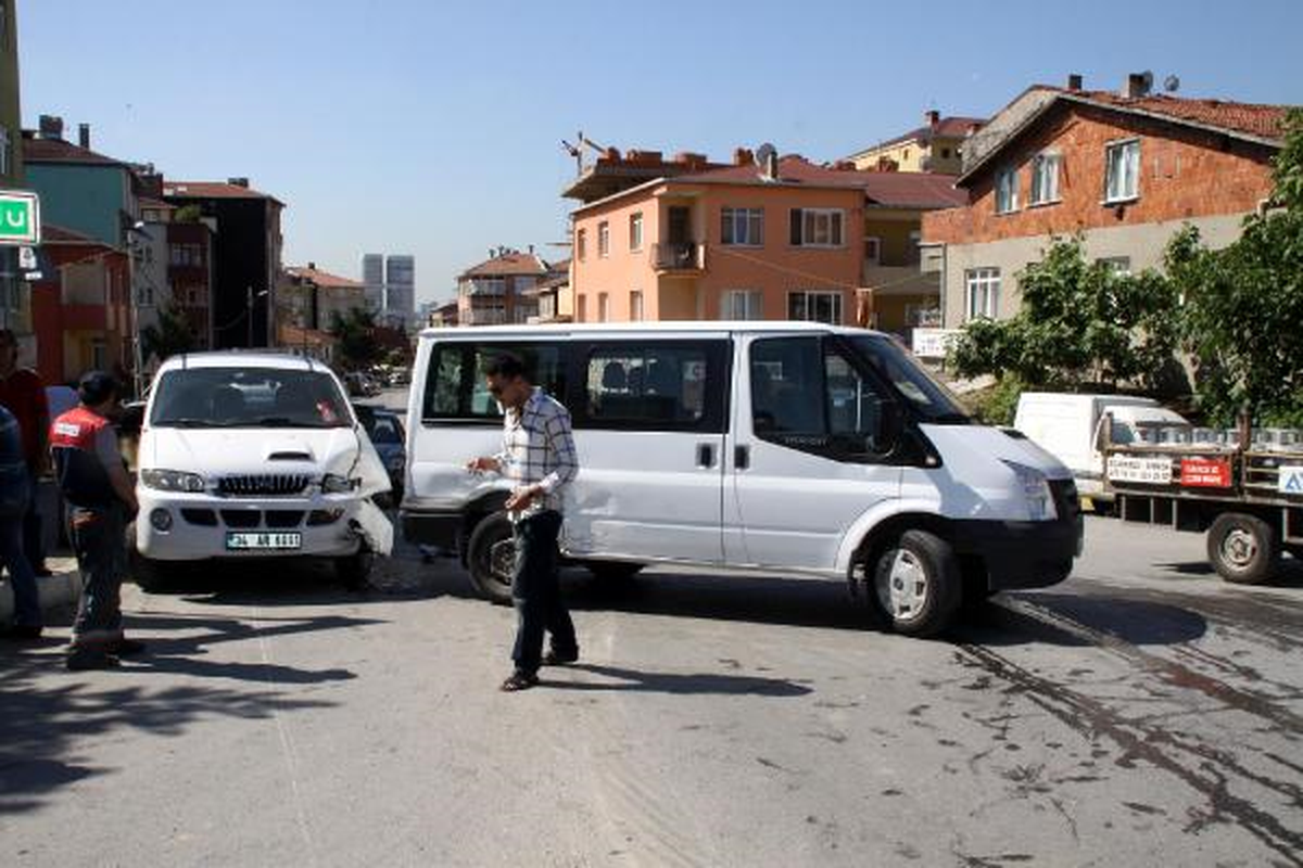 Çaldıkları Lüks Ciple Kaza Yaptılar