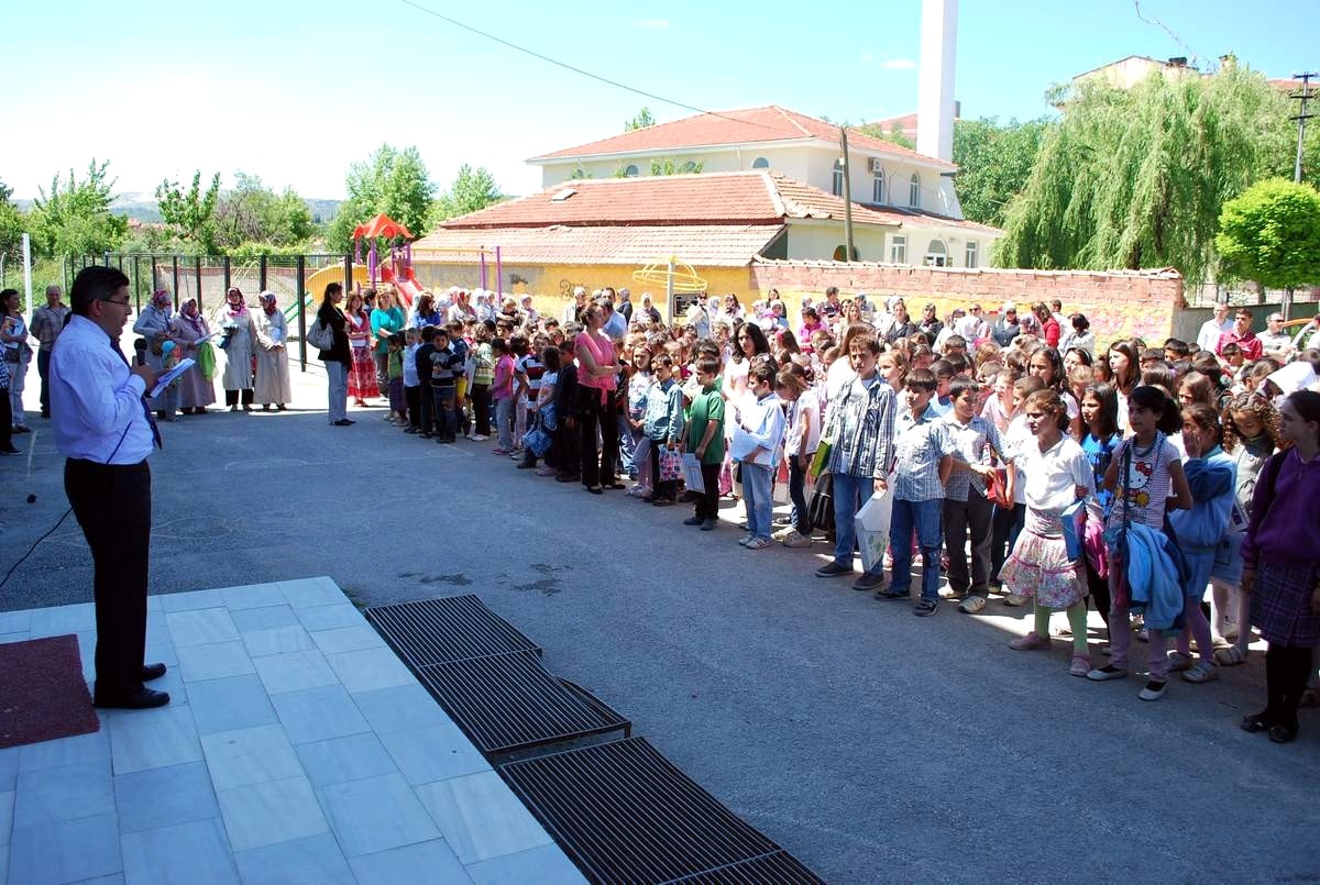 Çitosan İlköğretim Okulu\'nda Karne Töreni