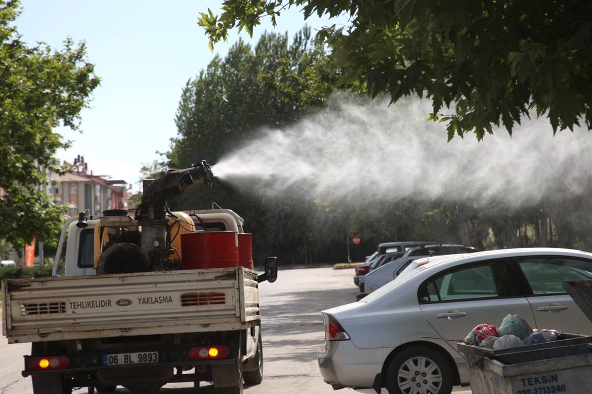 Elazığ Belediyesi Haşerele Karşı İlaçlama Çalışmalarını Sürdürüyor