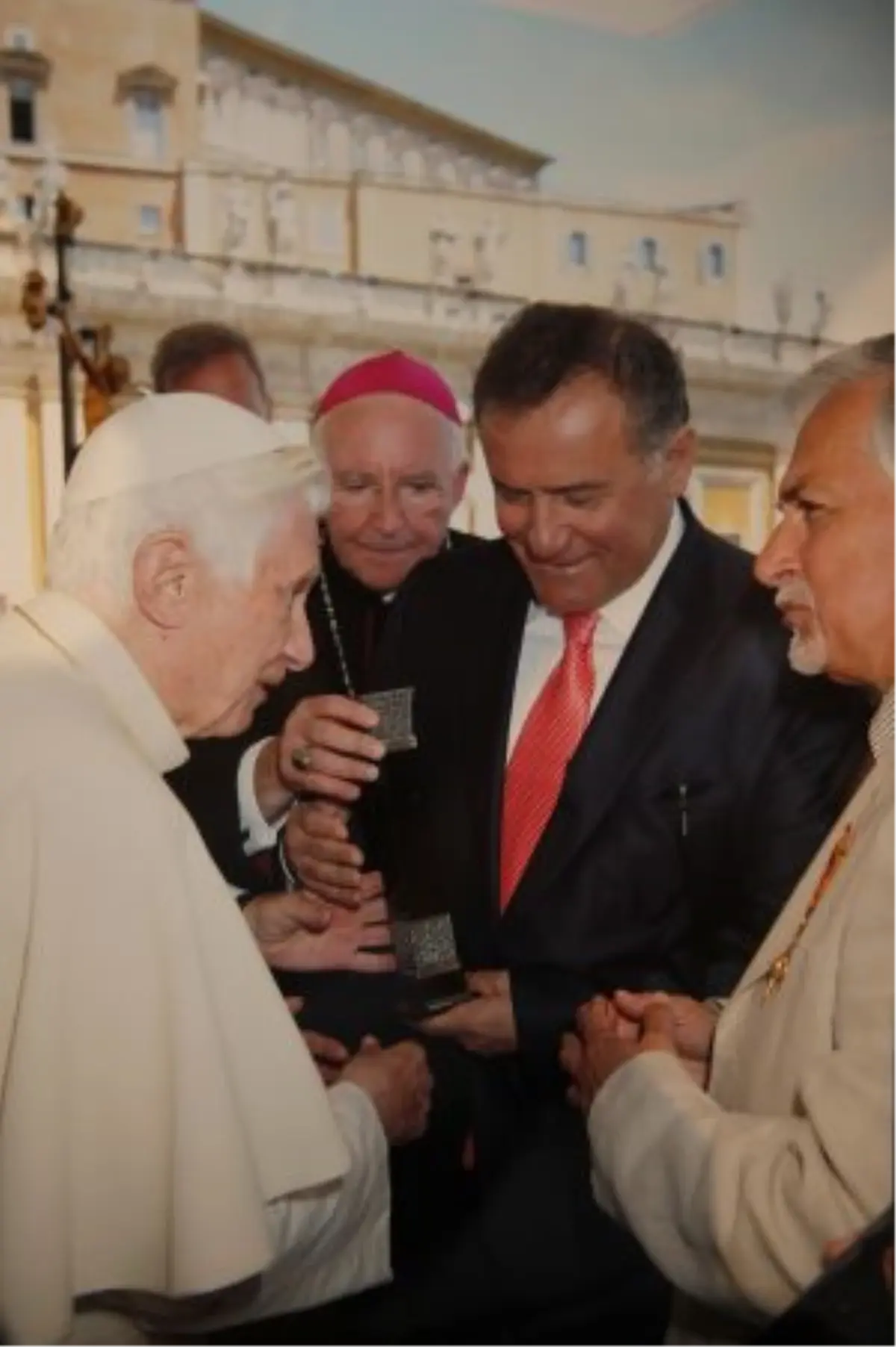 Enver Yücel Papa ile Görüştü