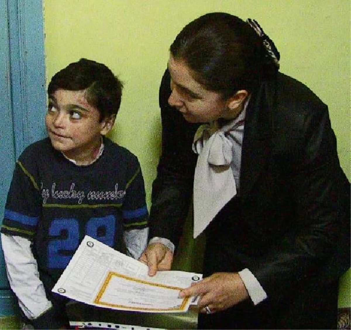 Evde Eğitim Gören Deri Hastası 12 Yaşındaki Resul Can, Karnesini Konya Valisi\'nden Aldı