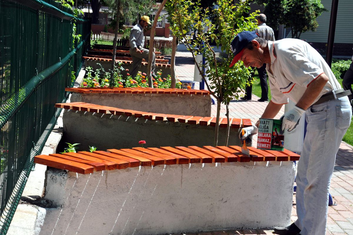 Gölbaşı Belediyesi Parkları Yeniliyor