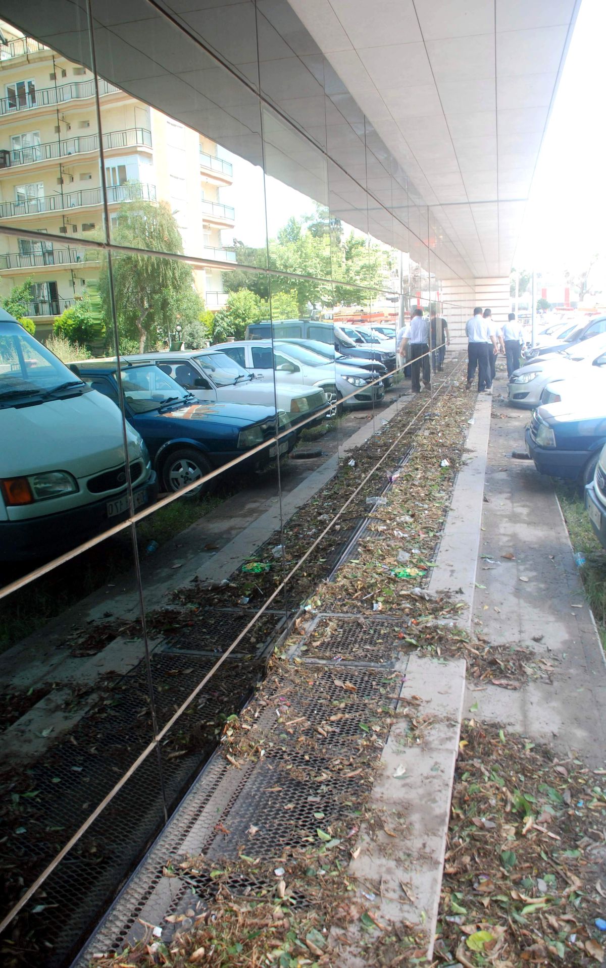 Hastaneyi Yoldan Taşan Su Kapatmış