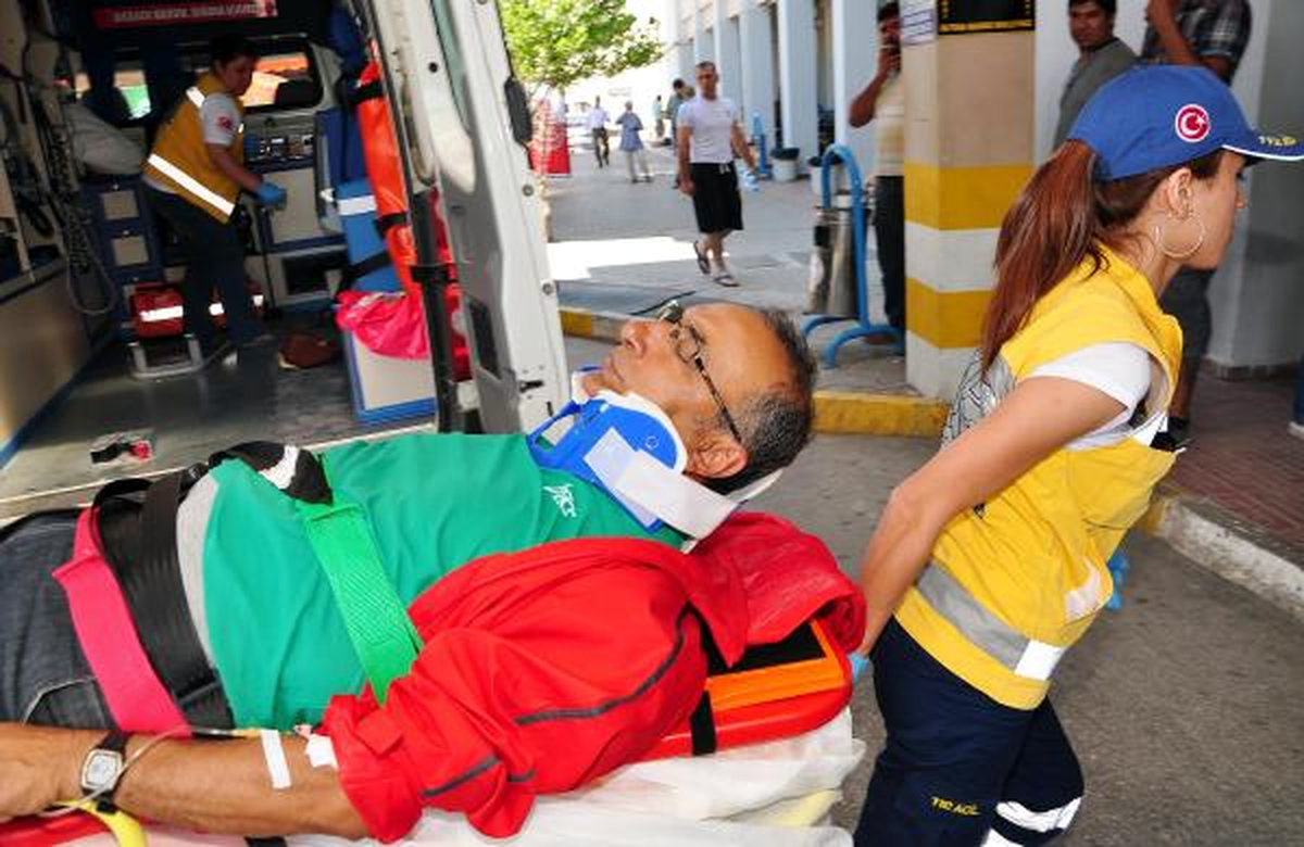 İranlı Turist 30 Metreden Kayalıklara Düştü