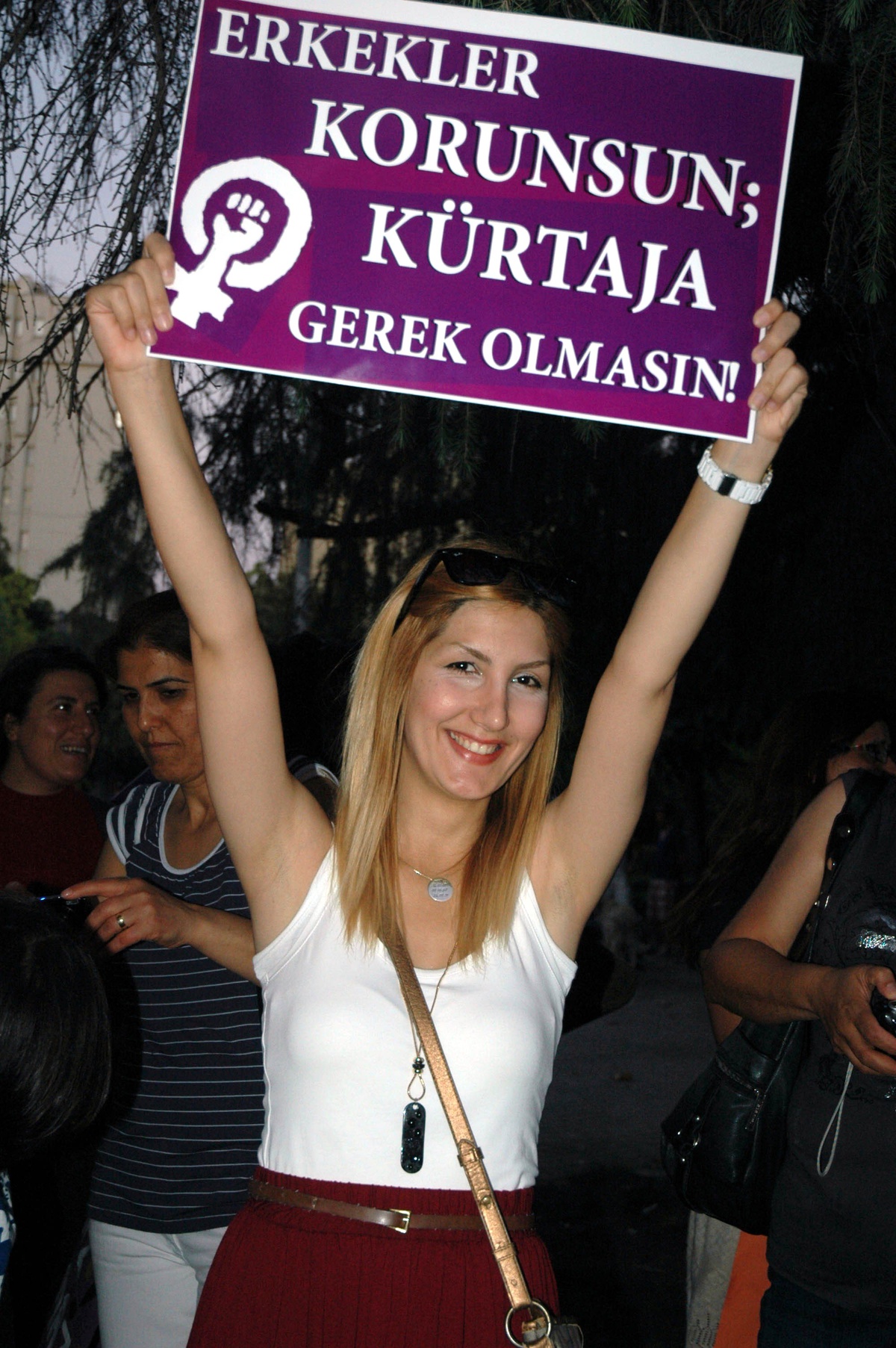 Kadınlar, Erkekler İçin \'Doğum Kontrol Merkezi\' İstedi