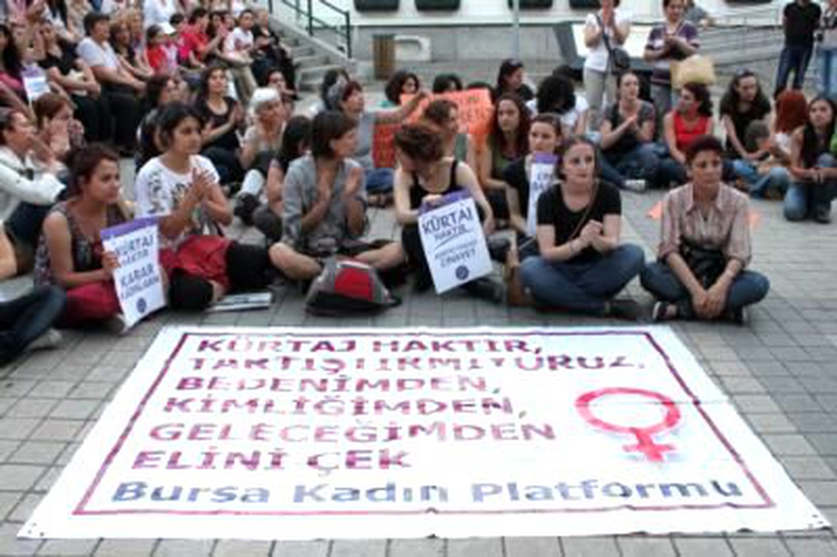 Kadınlar, Erkekler İçin \'Doğum Kontrol Merkezi\' İstedi