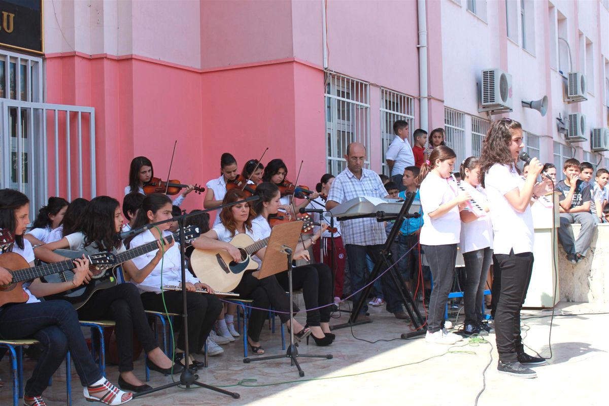 Karne Dağıtım Töreninde Öğrencilerden Konser
