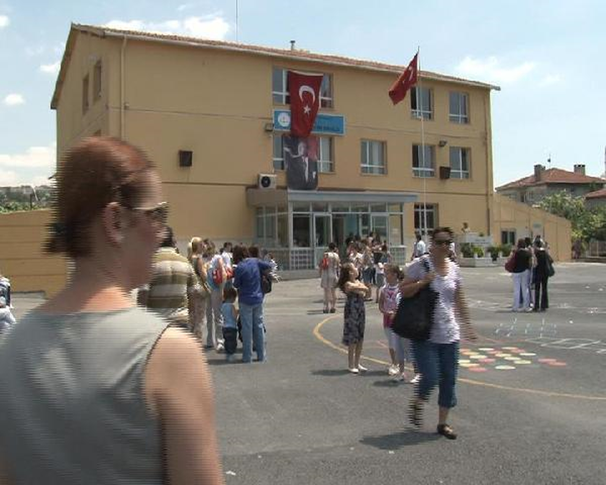 Karne Gününde "İmam Hatip" Eylemi