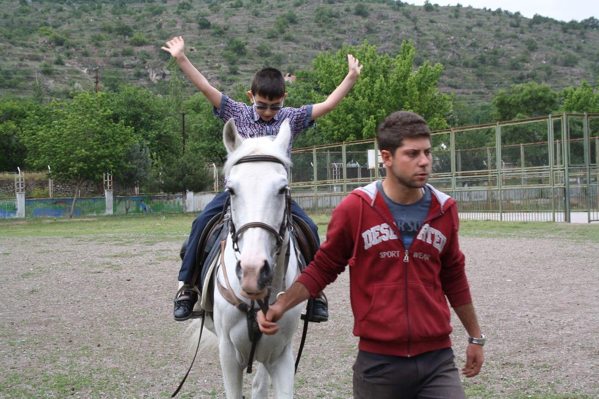 Karneleri Alıp Ata Bindiler