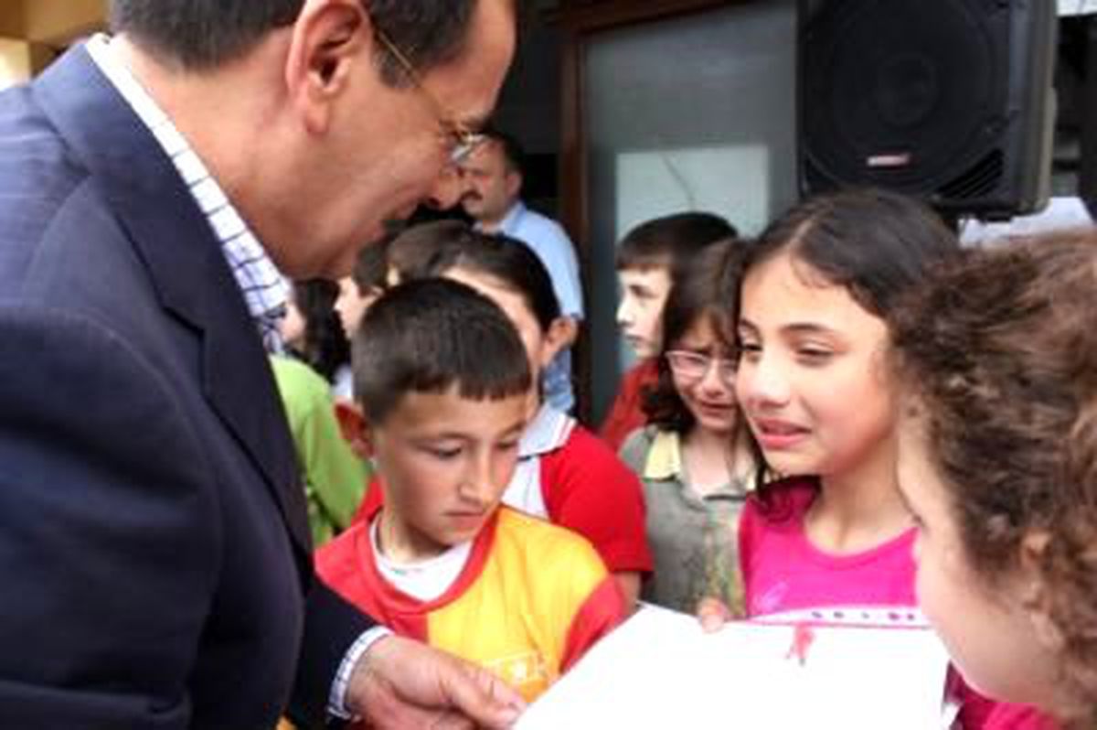 Karneleri Gözyaşlarıyla Aldılar