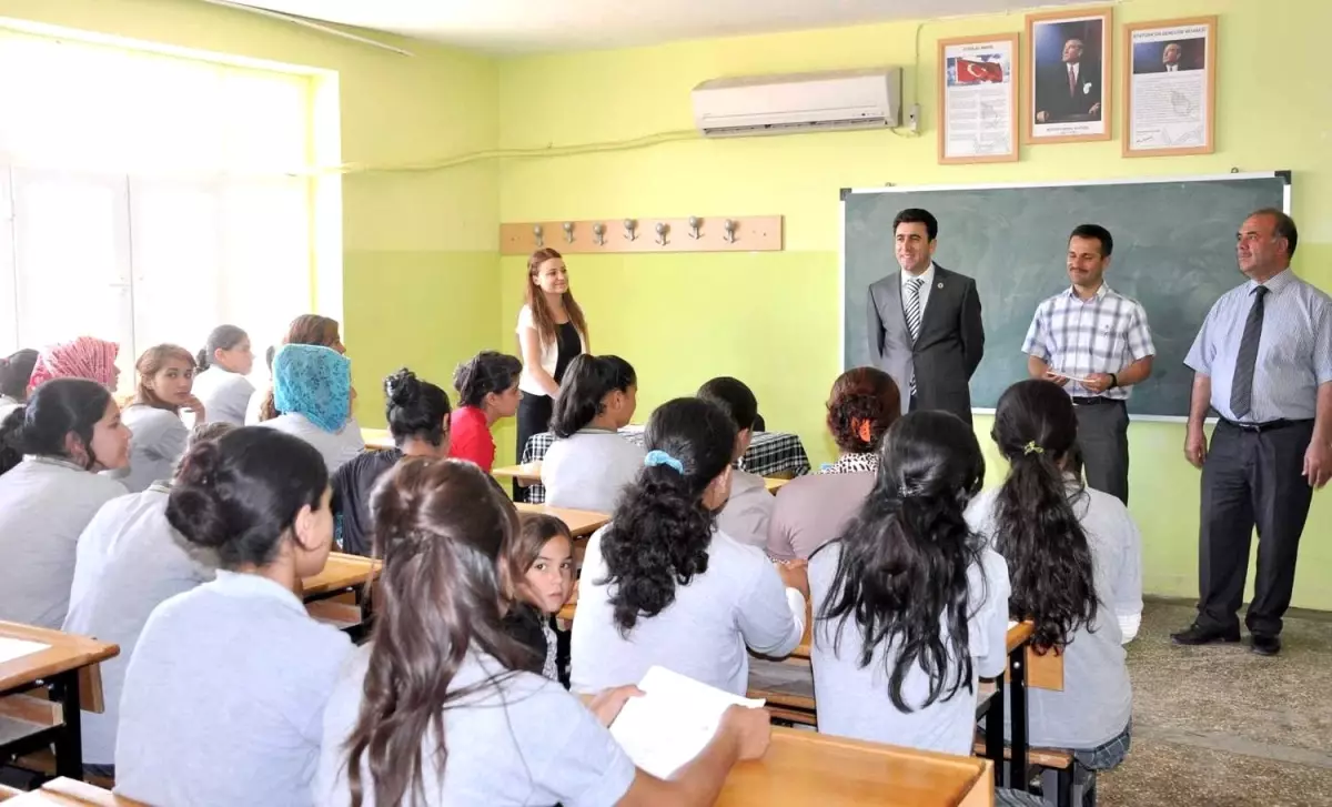 Kaymakam Aygöl Öğrencilere Karnelerini Verdi