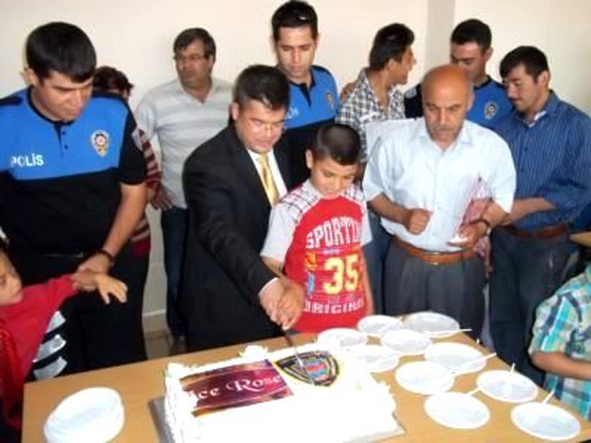 Kırıkkale Polisi Engelli Öğrencilerin Karne Sevincine Ortak Oldu