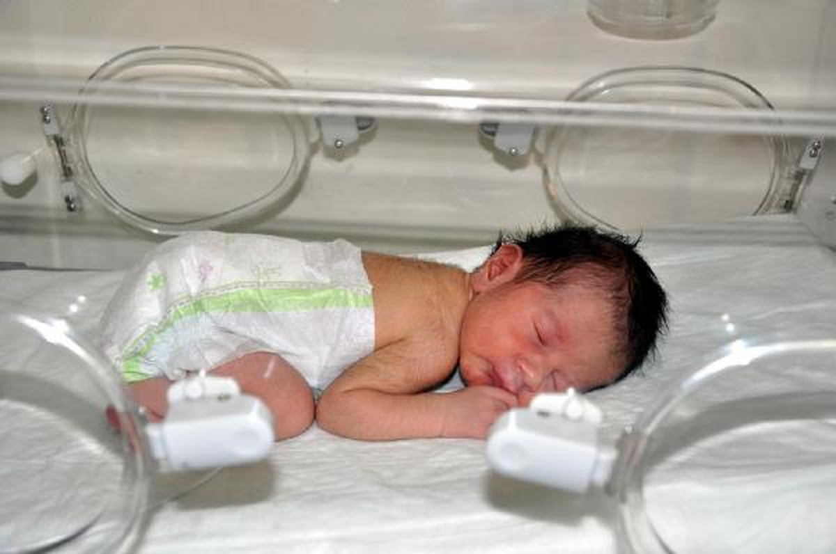 Kızıltepe\'de Kaldırım Kenarında 3 Günlük Bebek Bulundu