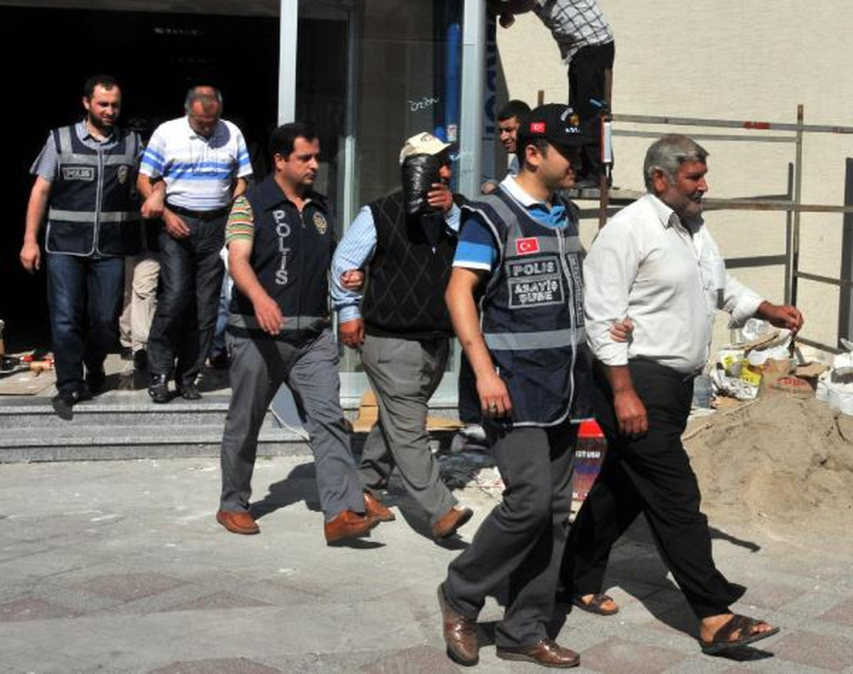 Kocaeli Polisi Sahte Belgelerle Araç Satan Çeteyi Çökertti: 11 Gözaltı