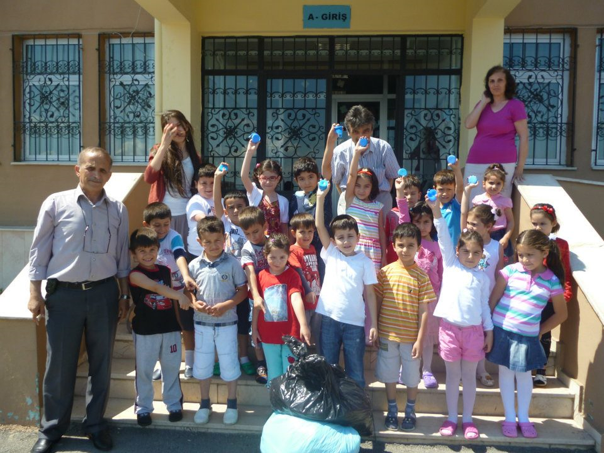 Kocatepe İ.Ö. Okulu Öğrencilerinden Mavi Kapak Hamlesi
