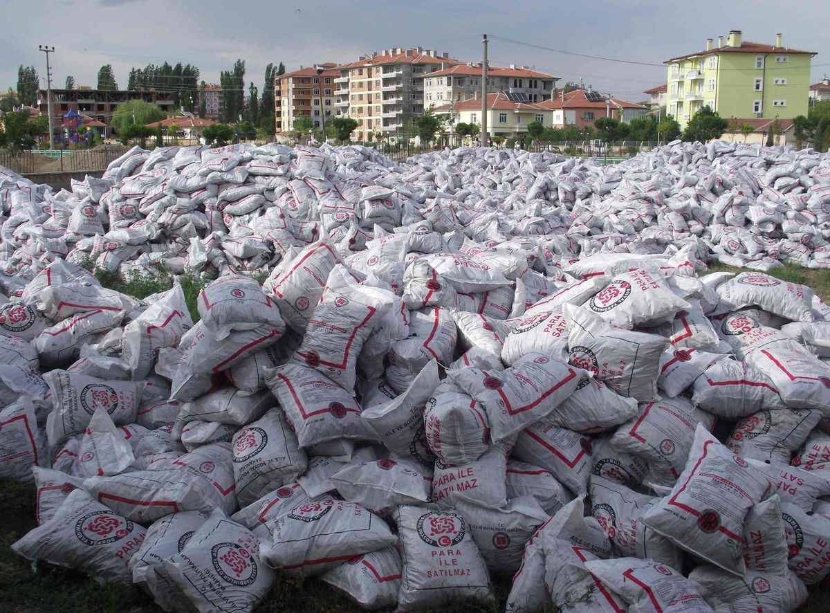 Kulu\'da Bin 719 Kişiye Dağıtılacak Kömürlerin Stoku Başladı