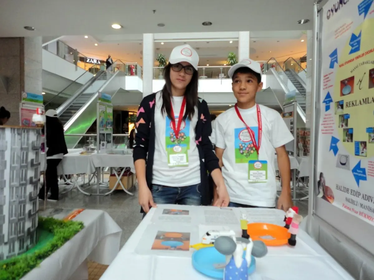 Manisalı Öğrencilere Başarı Belgesi Verildi