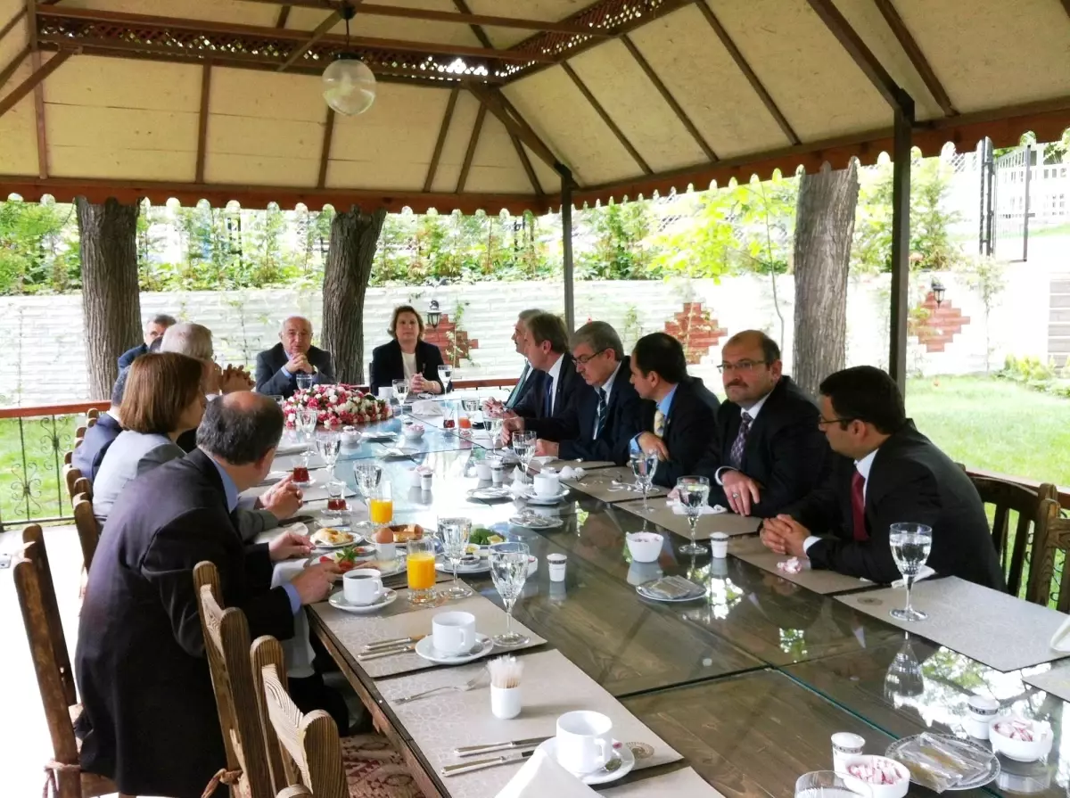 Milletvekili Karakuş, TBMM Başkanı Çiçek'in Kahvaltı Programına Katıldı