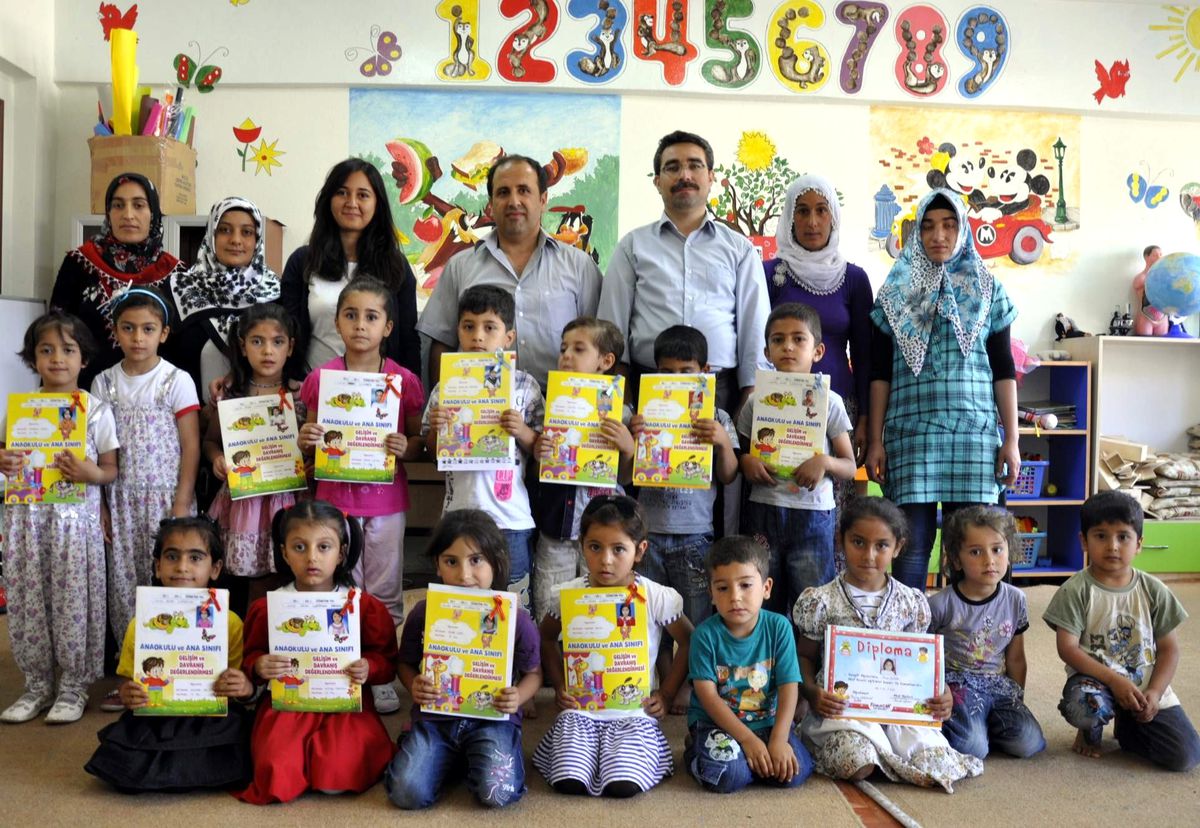 Minik Öğrenciler de Karne Heyecanı Yaşadı