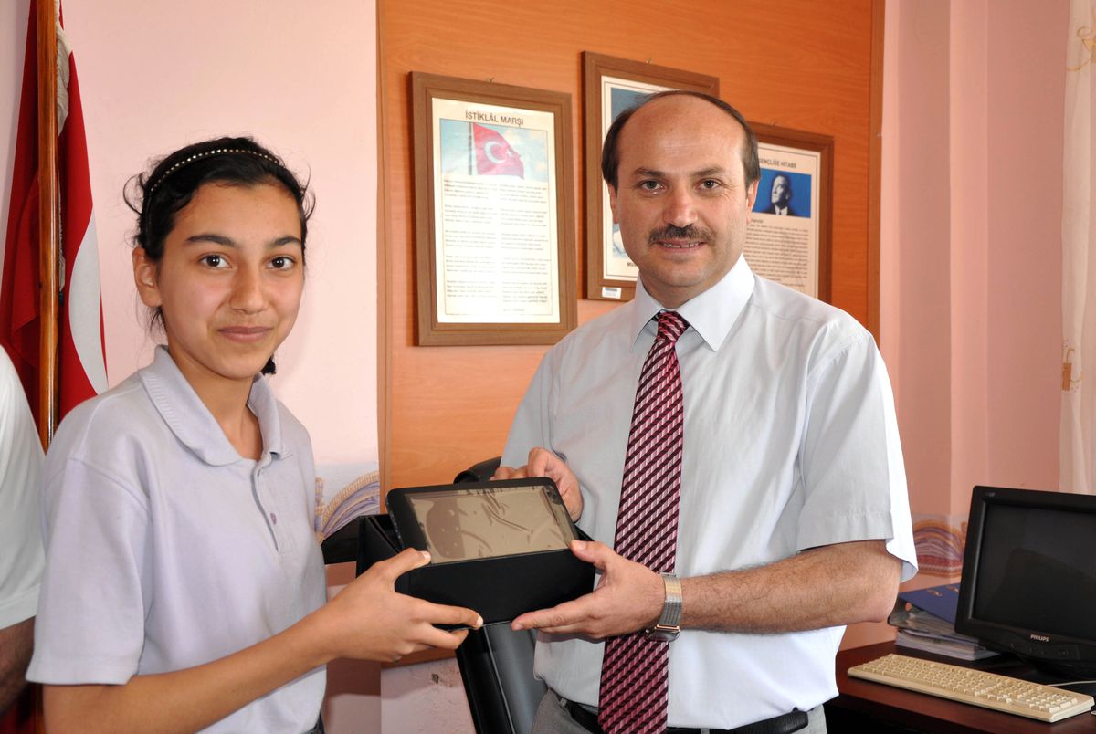 Minikler Karne Hediyelerini Peşin Aldı