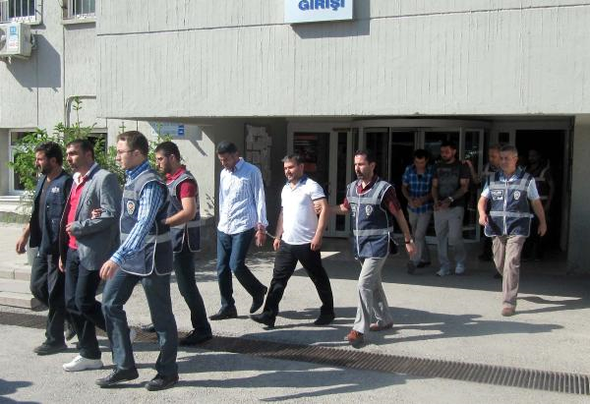 \'Muhtar\' Liderliğindeki Kaçak Sigara Çetesi Çökertildi: 37 Gözaltı