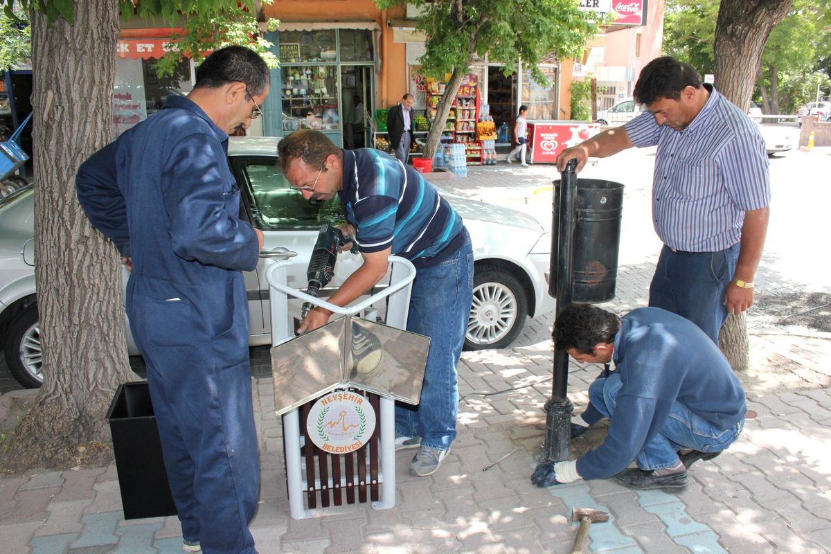Nevşehir\'de Cadde ve Bulvarlara Yeni Çöp Kutuları