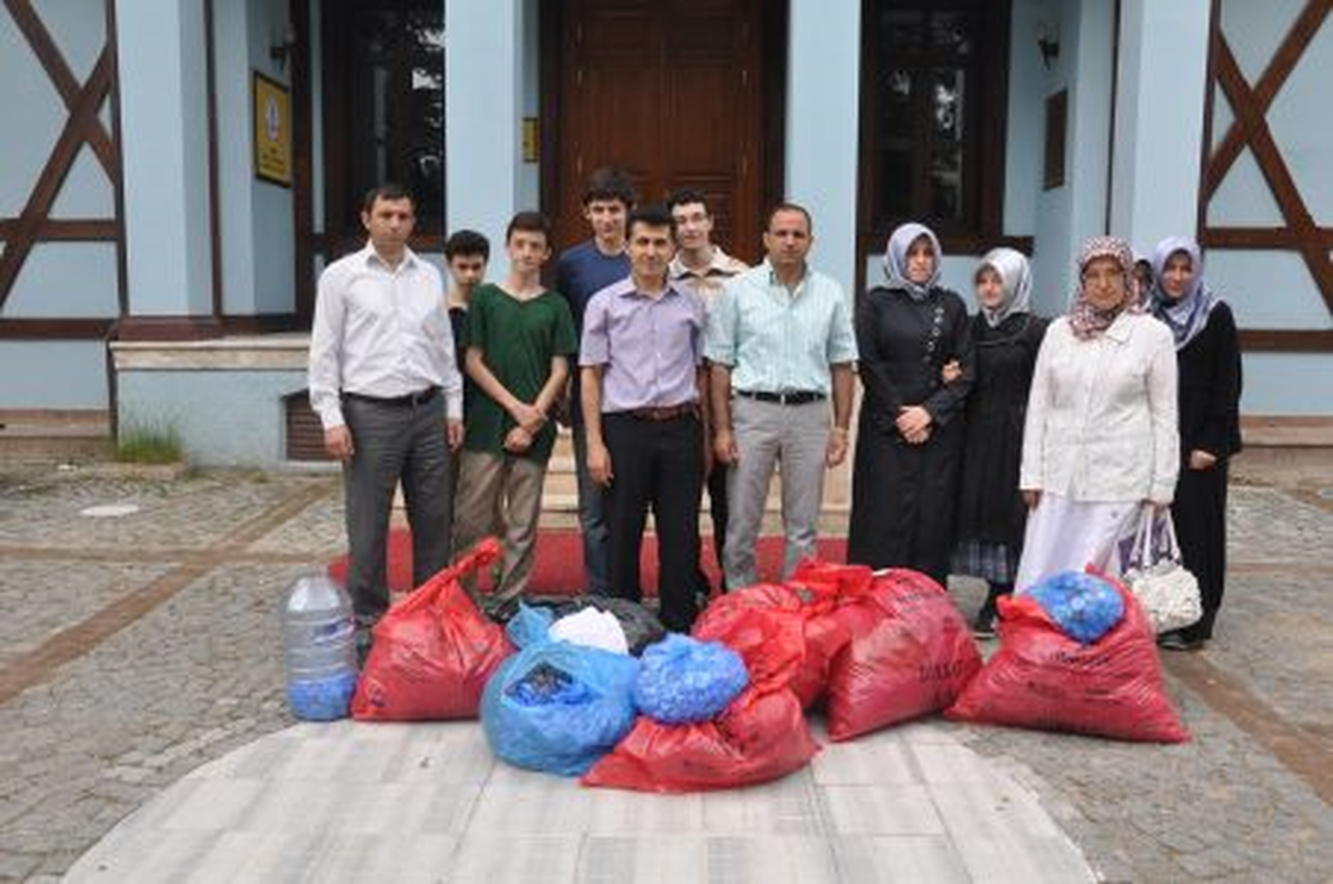 Öğrencilerden 36 Kilo Mavi Kapak Desteği