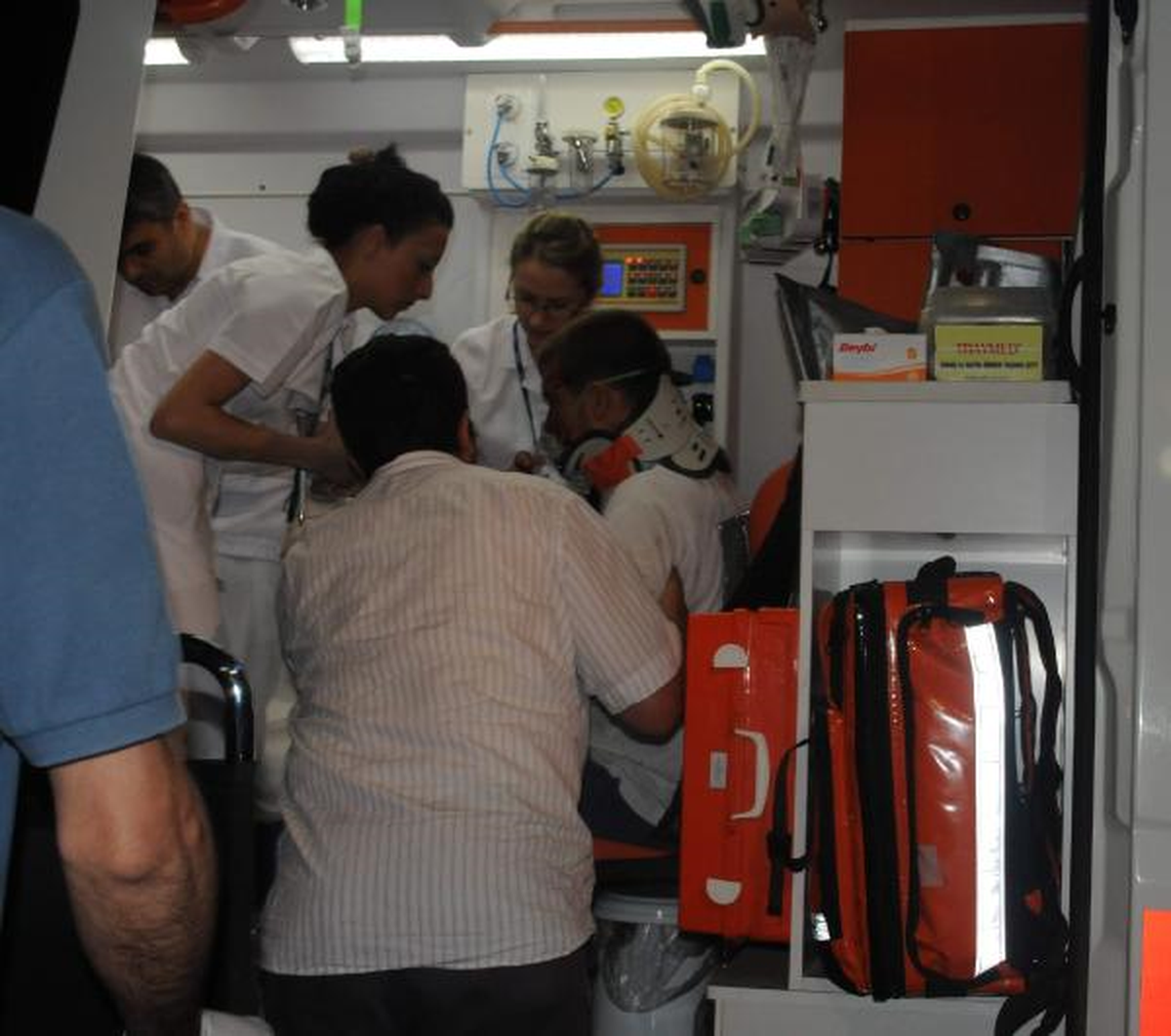 Otomobil Ambulansa Çarptı: 1 Ölü,3 Yaralı
