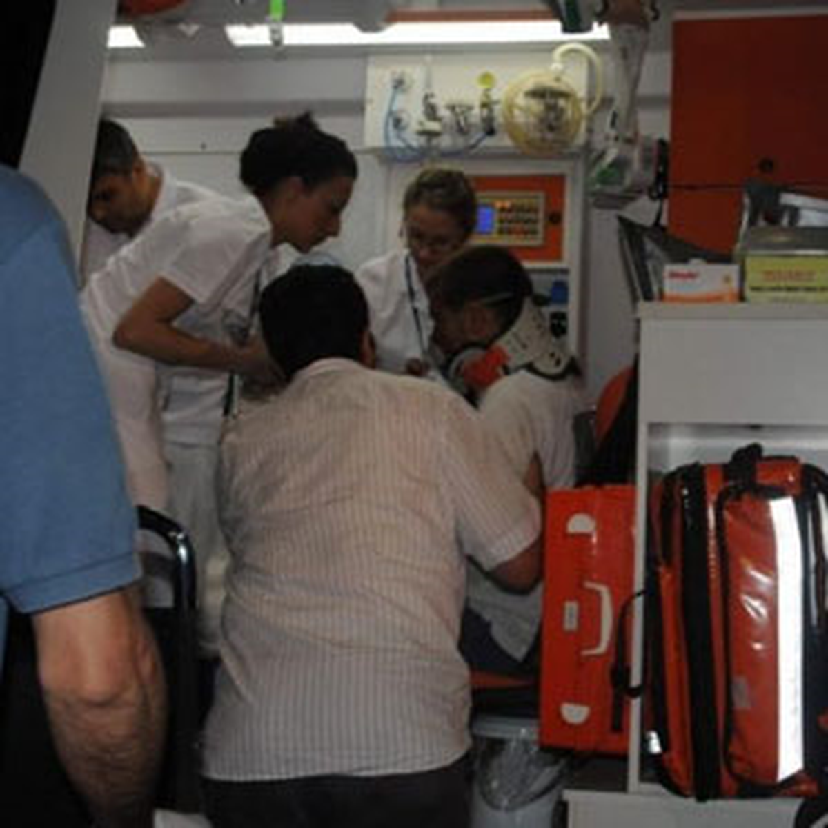 Otomobil Ambulansa Çarptı