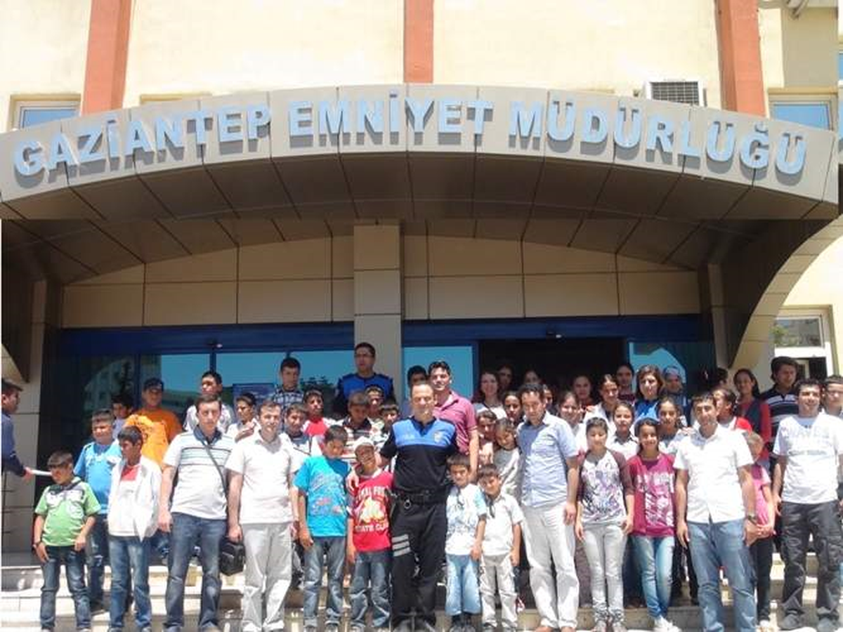 Polislerden Öğrencilere Sıcak İlgi