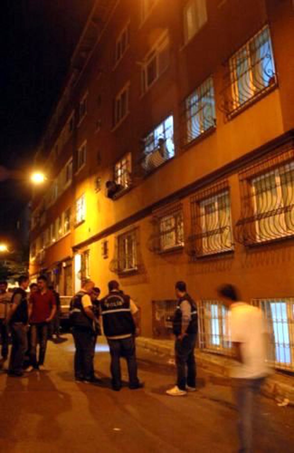 Şişli\'de Bomba Patladı: 2 Yaralı