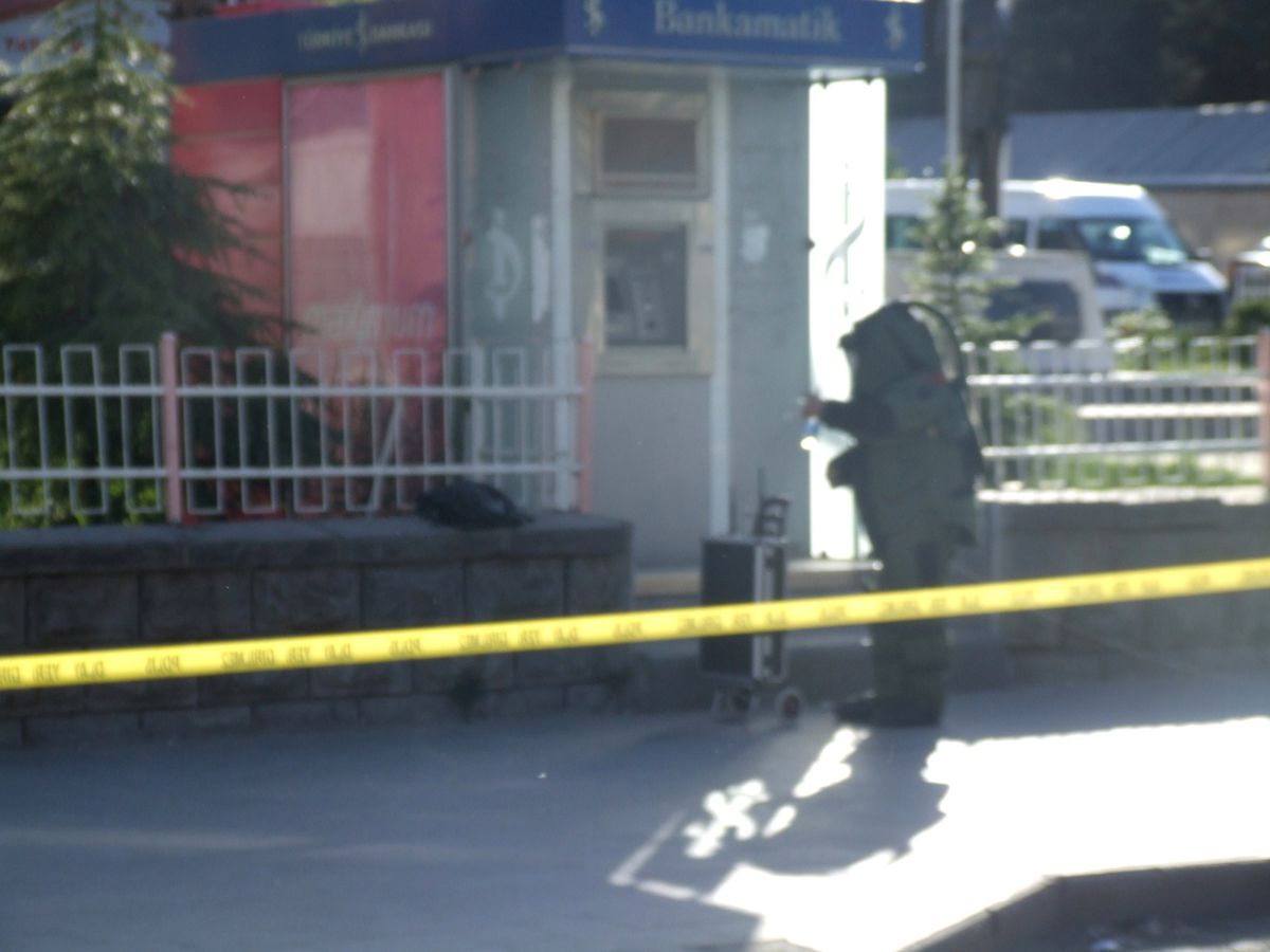 Şüpheli Çantadan Çıkan Malzemeler Polisi Şaşırttı