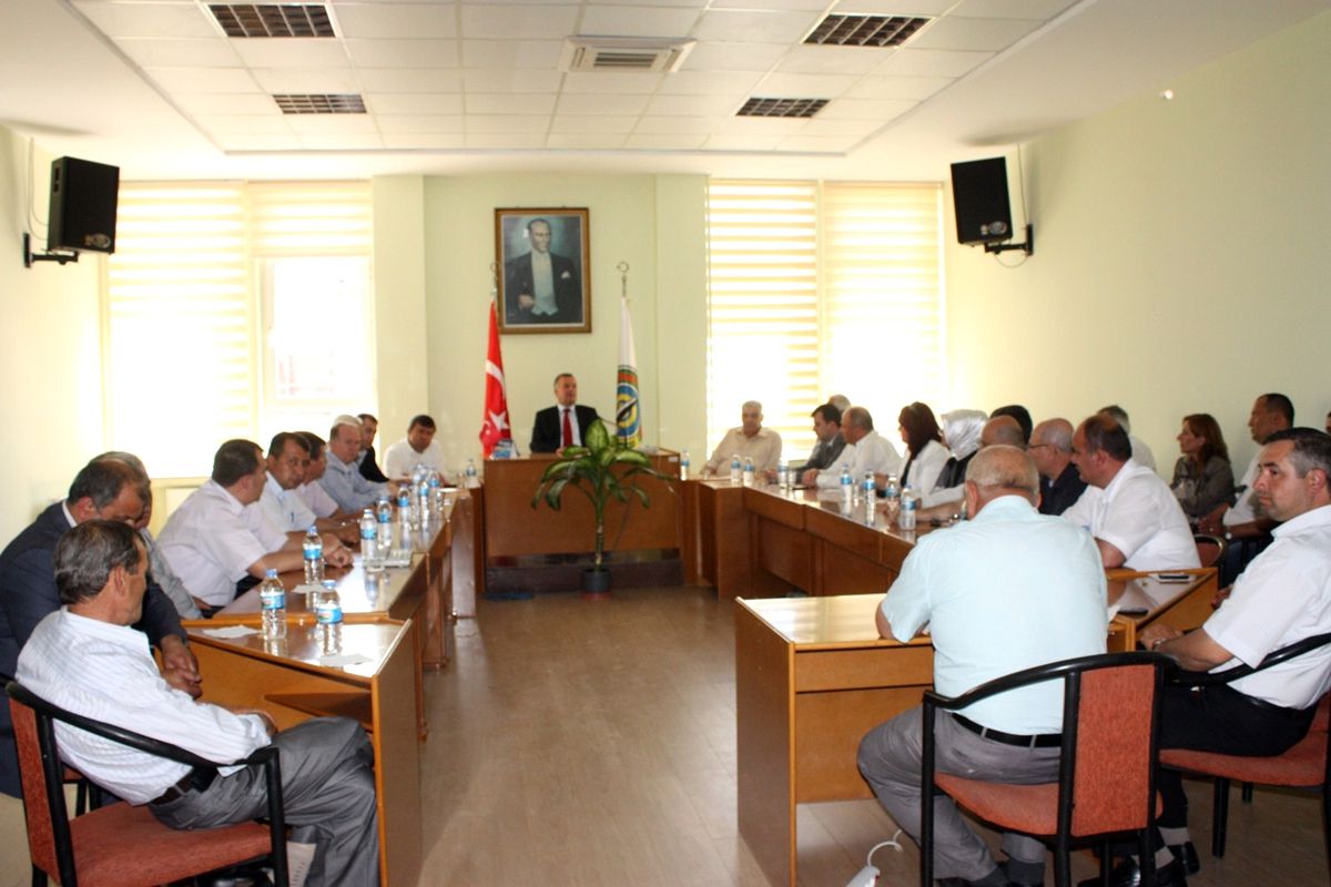 Tekirdağ AKP İl Yönetim Kurulu Başkanı Ahmet Kambur ve Yönetim Kurulu Üyeleri Başkan Kaya\' Yı...