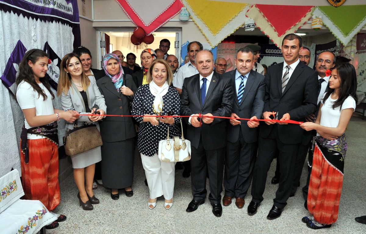 Ulubey Halk Eğitim Merkezi\'nin Yıl Sonu Sergisi