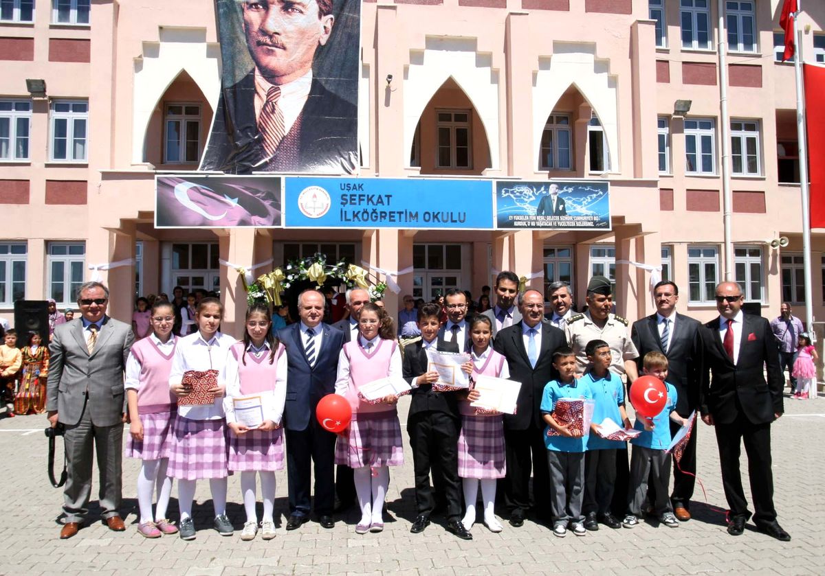 Uşak\'ta 60 Bin Öğrenci Karne Aldı