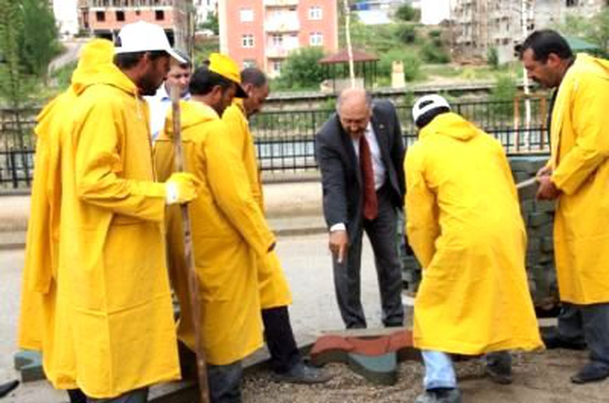 Yağmura Rağmen Yol Çalışması Devam Etti