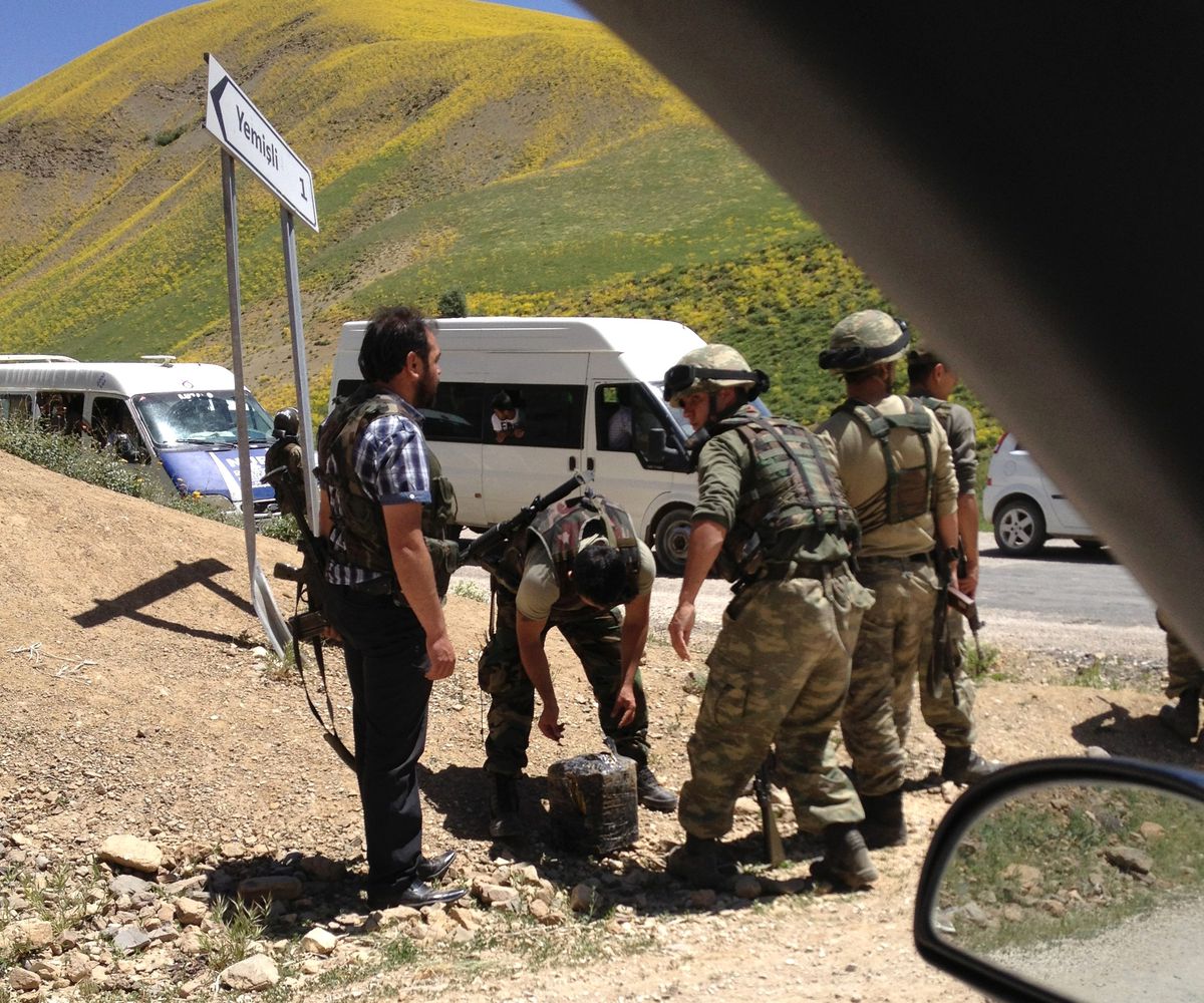 Yüksekova Esendere Yolu Ulaşıma Açıldı