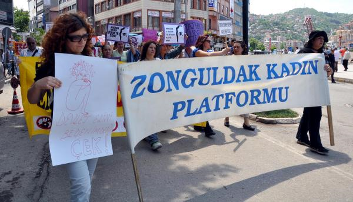 Zonguldak\'ta Kadınlardan Kürtaj Eylemi