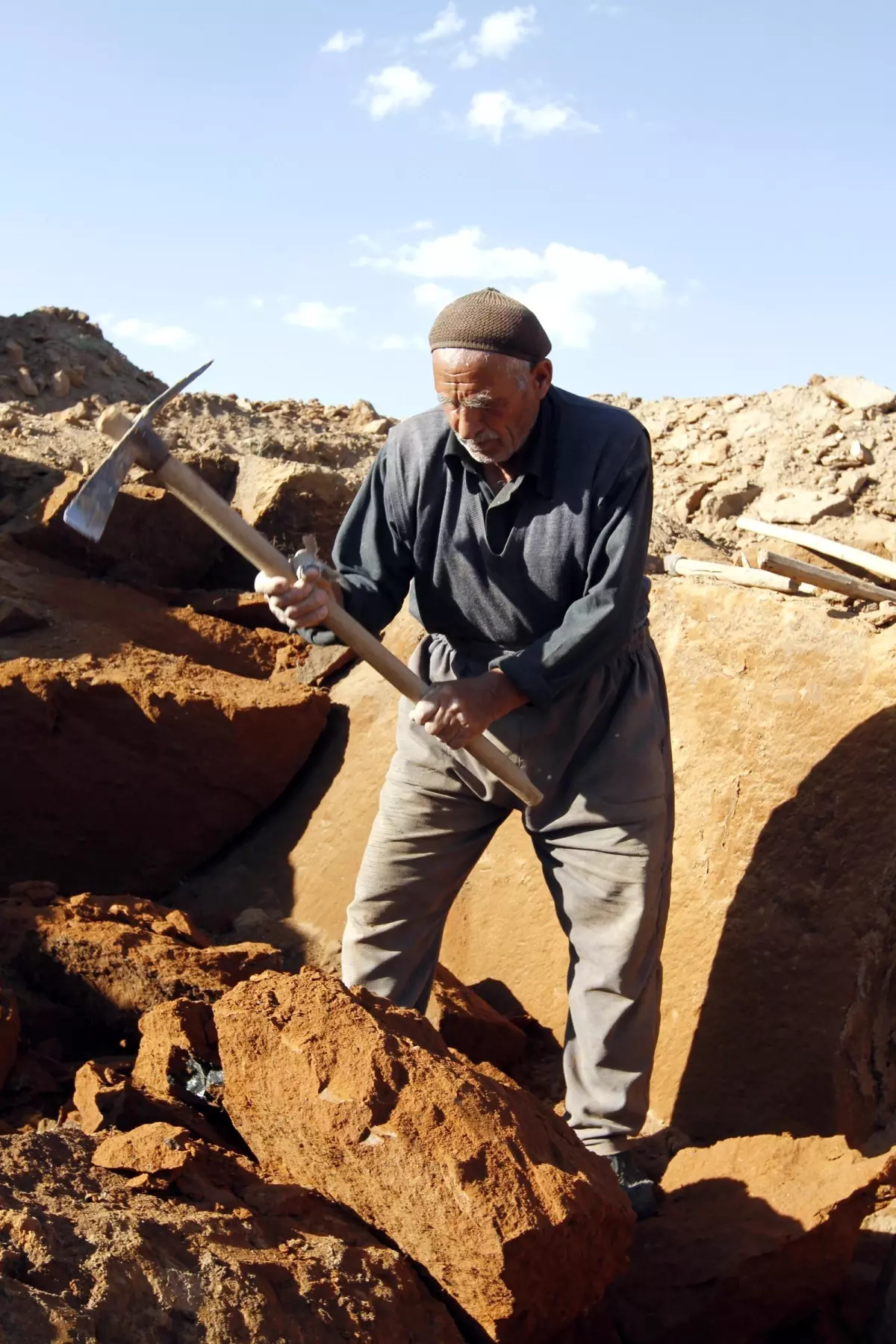 Ahlat'ta Taş Tepkisi Dinmiyor