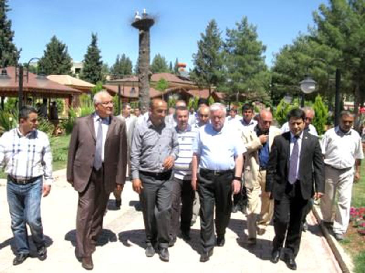 AK Parti Gaziantep İl Başkanı Uzer, Belediye Parkı\'nı Gezdi