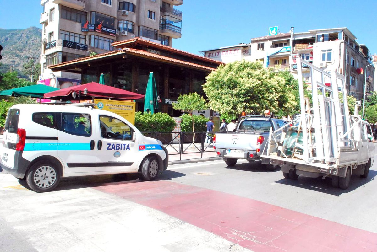 Alev Alan Fritöz Kafede Yangın Çıkardı