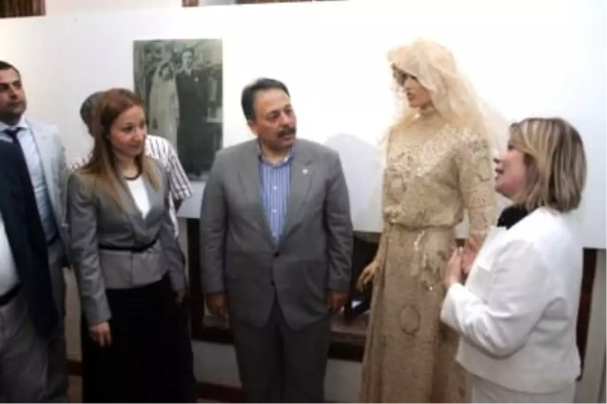 Asırlık Gelinlikler Sergilendi
