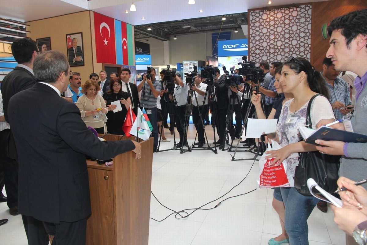 Azerbaycan Cumhurbaşkanı Aliyev, Petkim Standını Ziyaret Etti