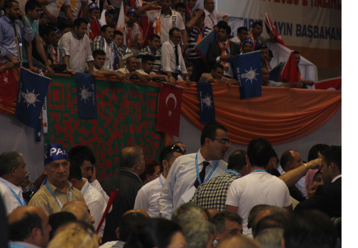 Başbakan\'a Özel Şifreli Pankart