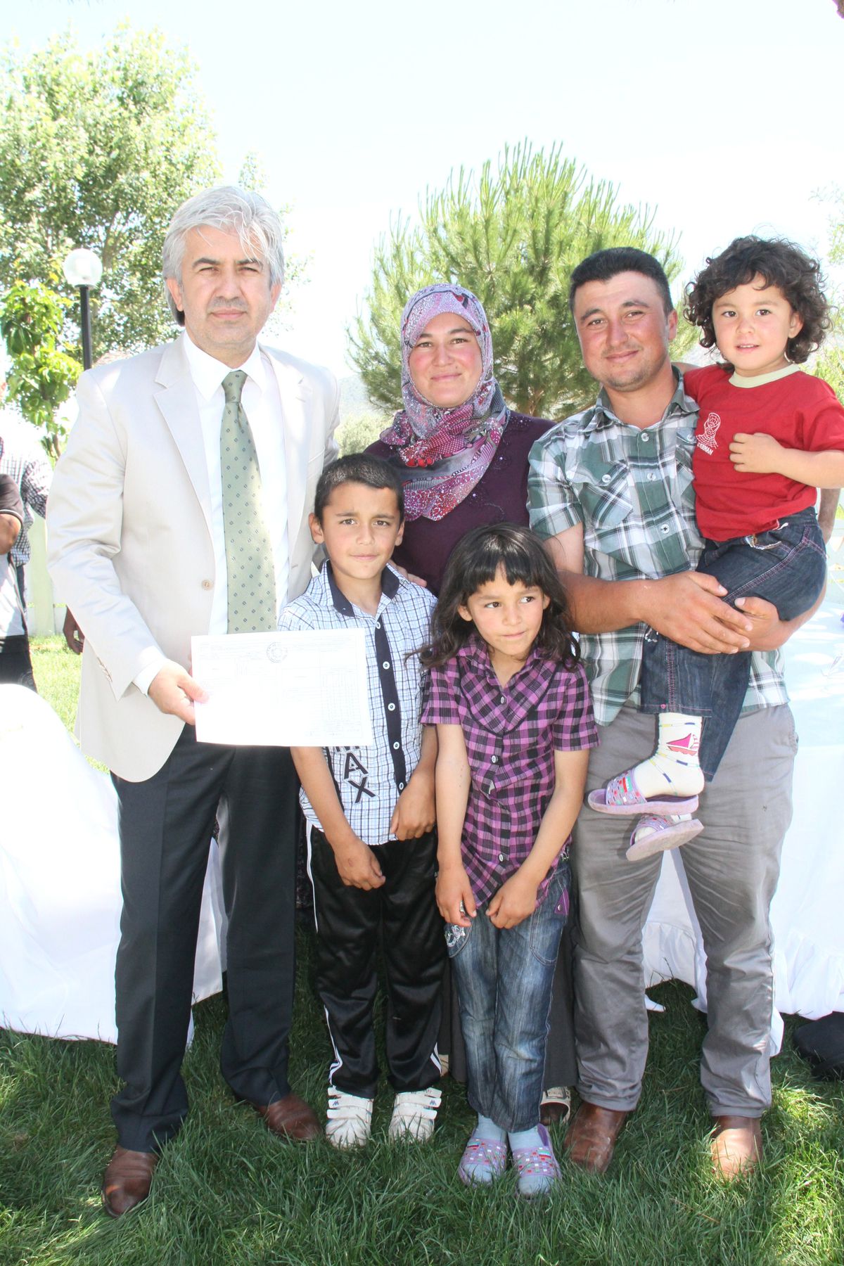 Başkan Hızlı, Ulaşım Desteği Verdiği Engelli Çocuklara Karnesini Verdi