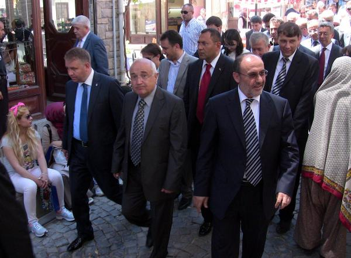 Çiçek; "Birşeyin Varlığından Şikayet Ederken Yokluğundaki Problemleri İyi Hesap Etmek Gerek"