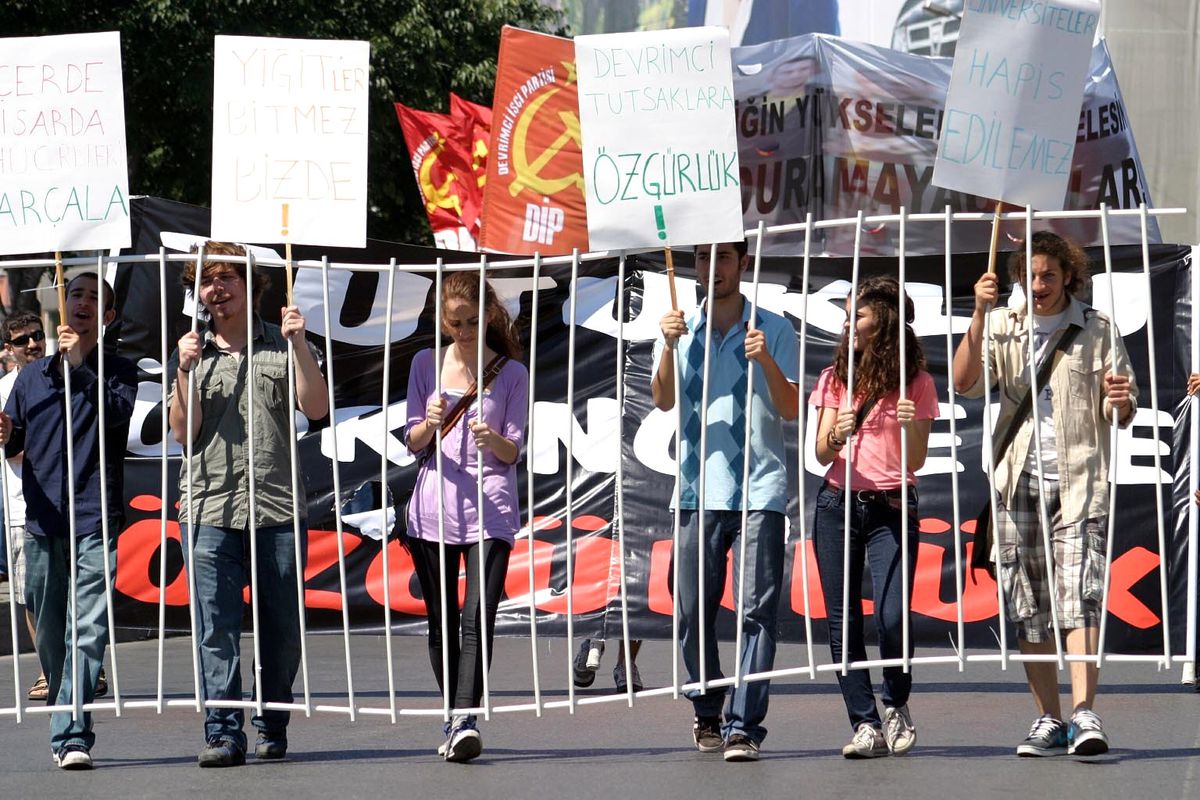 "Talimat Ver, Bak Nasıl Seni Alırlar"