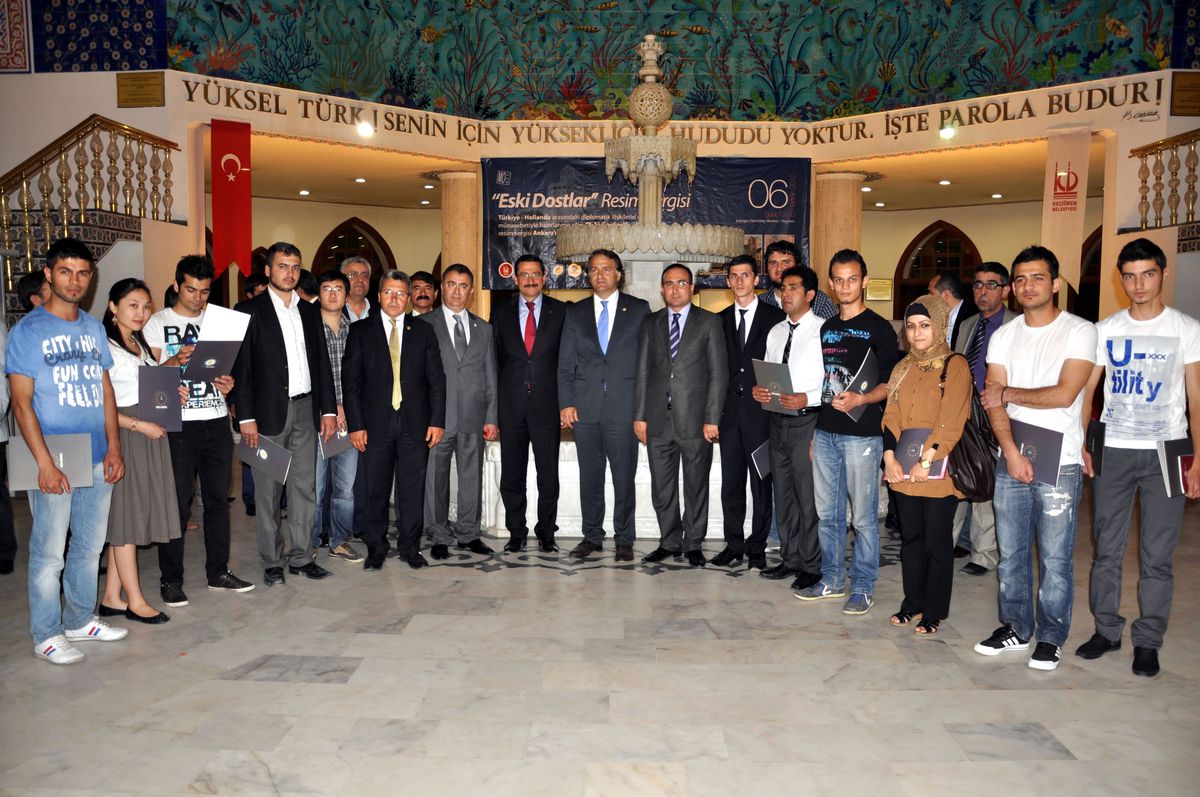 Eski Dostlar Resim Sergisi Açıldı